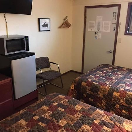 Highland Court Motel Фэрмонт Экстерьер фото