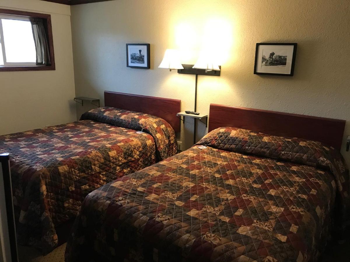 Highland Court Motel Фэрмонт Экстерьер фото