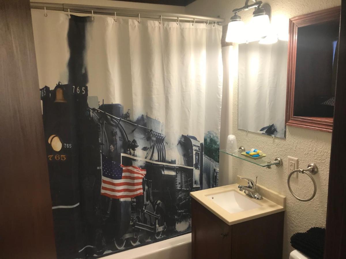 Highland Court Motel Фэрмонт Экстерьер фото