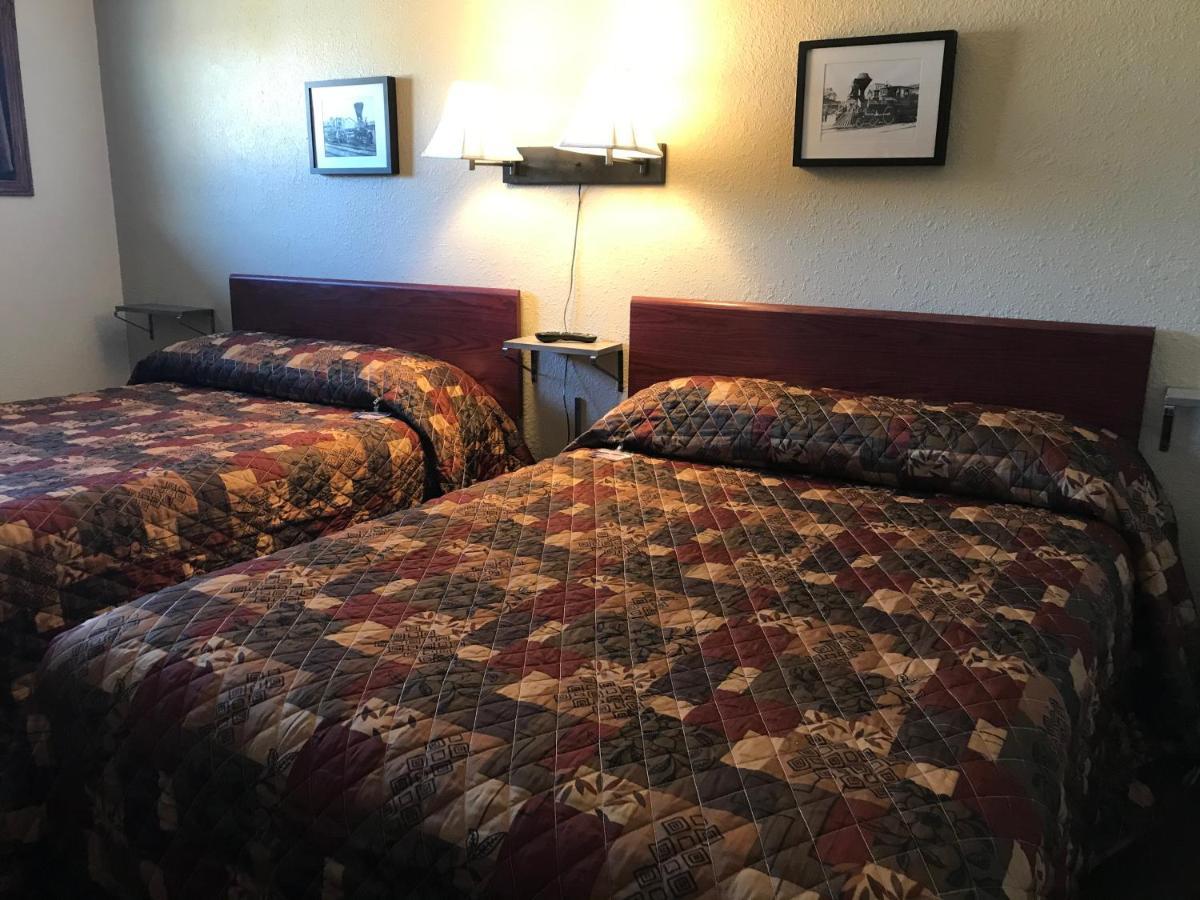 Highland Court Motel Фэрмонт Экстерьер фото