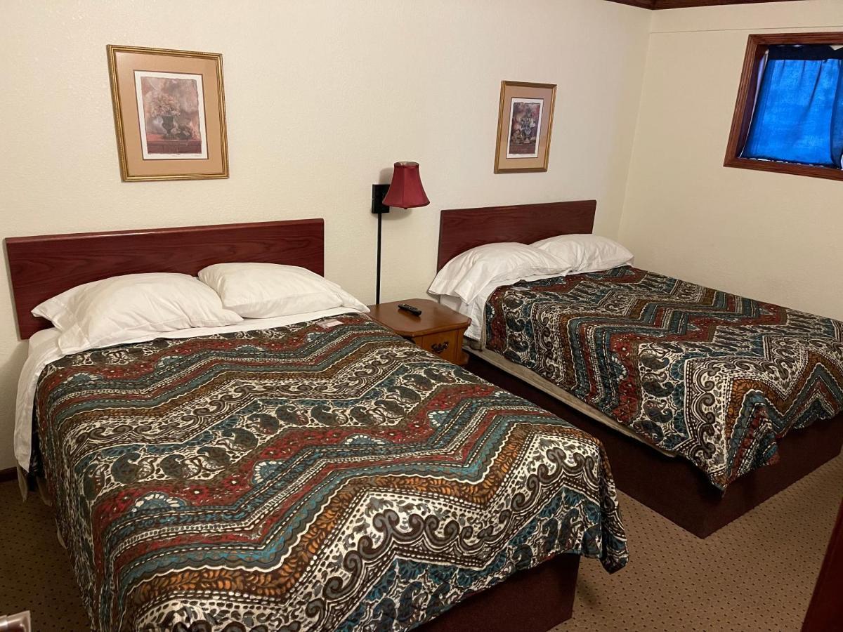 Highland Court Motel Фэрмонт Экстерьер фото