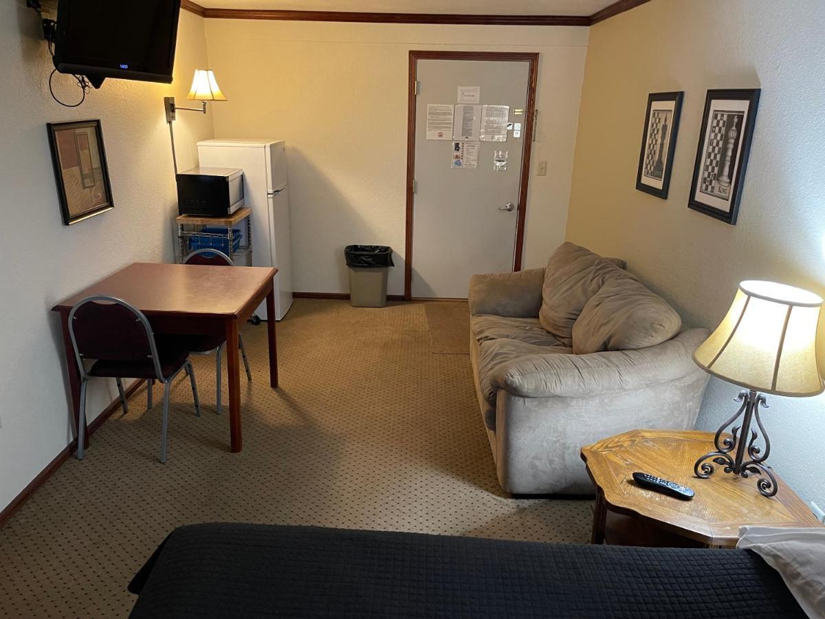 Highland Court Motel Фэрмонт Экстерьер фото