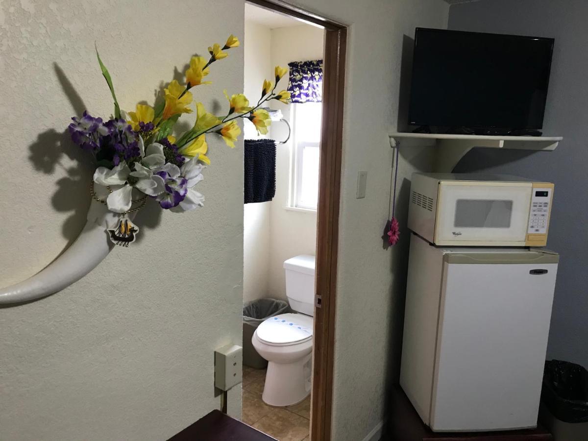Highland Court Motel Фэрмонт Экстерьер фото