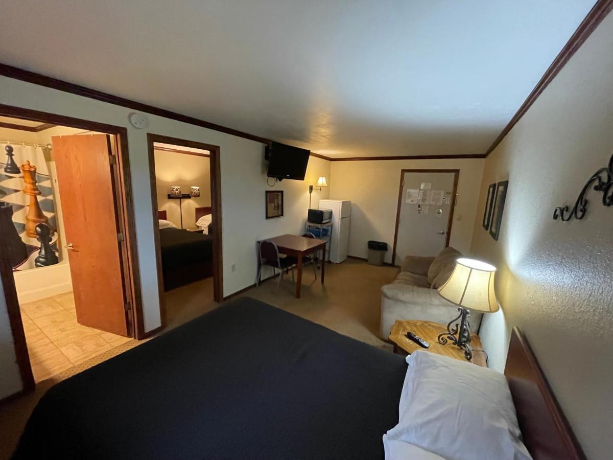 Highland Court Motel Фэрмонт Экстерьер фото
