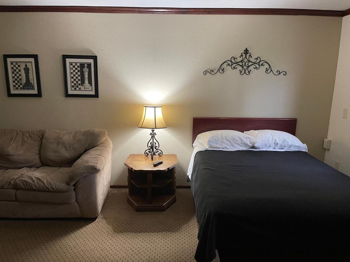 Highland Court Motel Фэрмонт Экстерьер фото