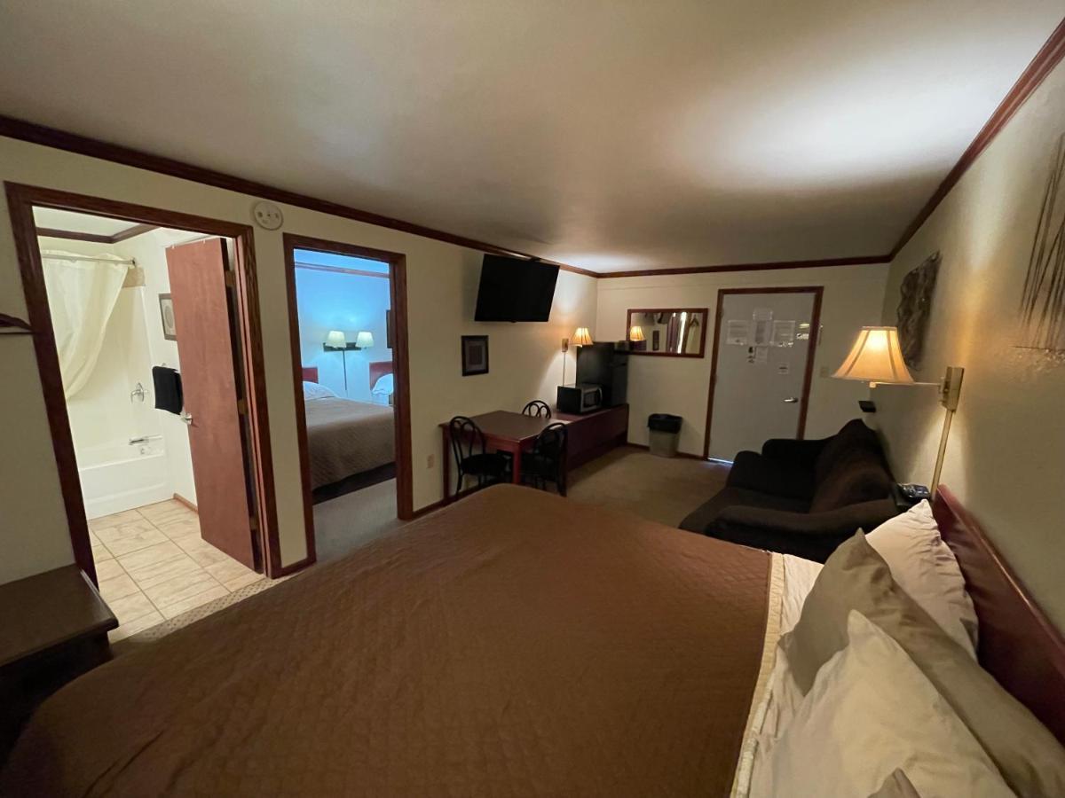 Highland Court Motel Фэрмонт Экстерьер фото