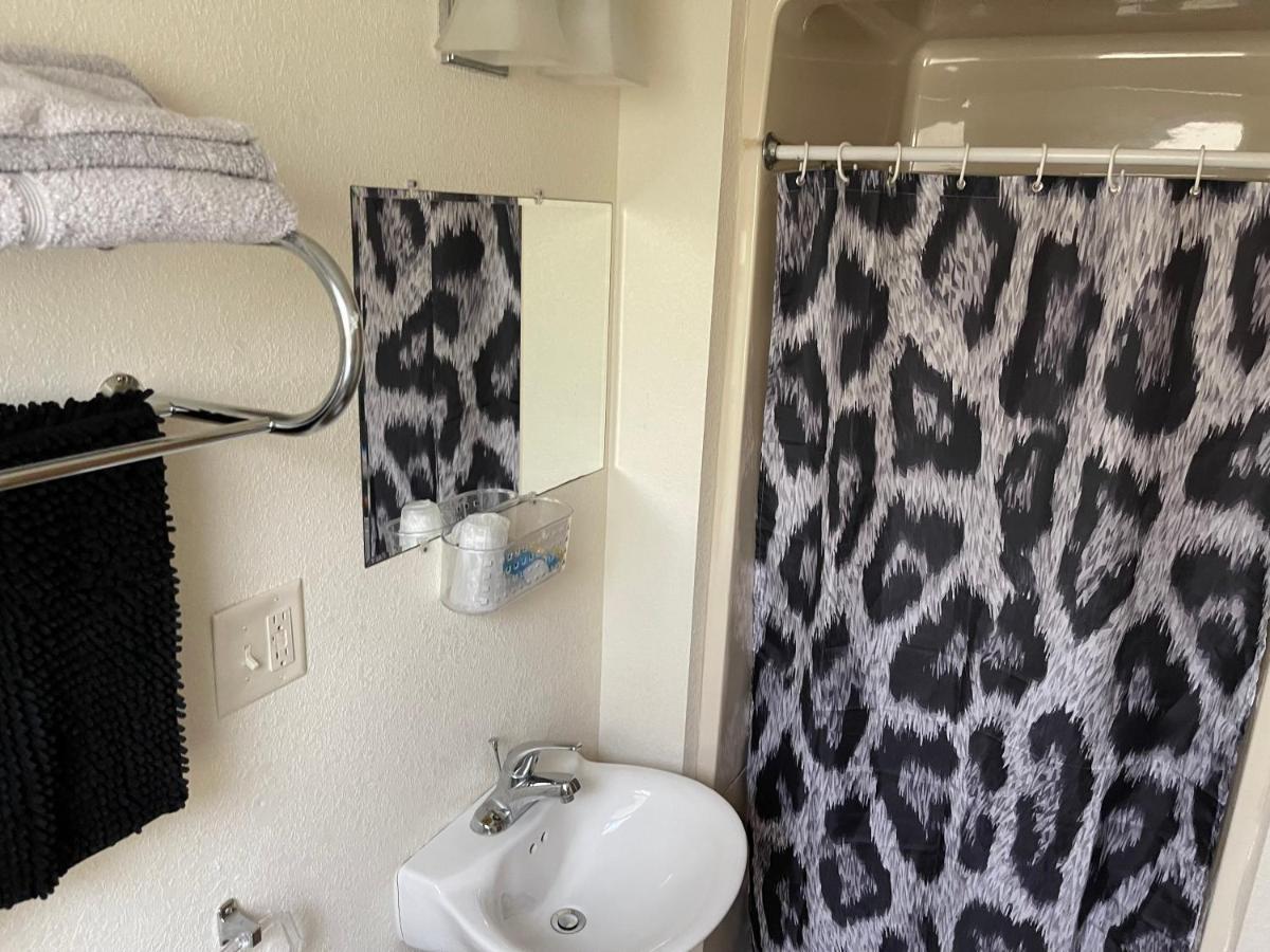Highland Court Motel Фэрмонт Экстерьер фото