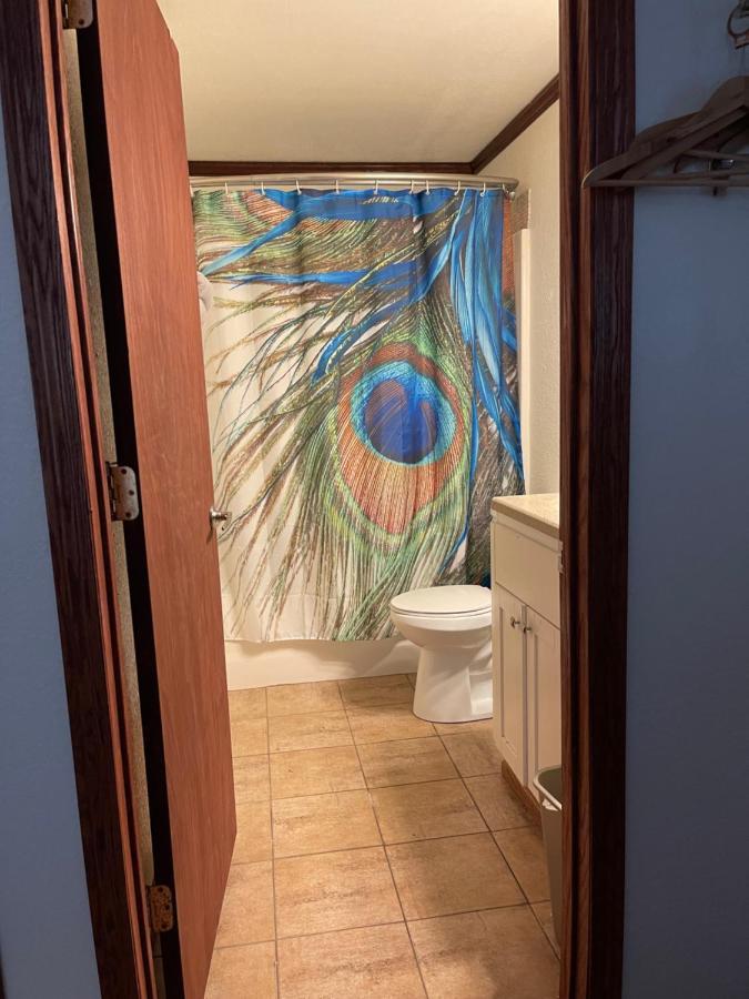 Highland Court Motel Фэрмонт Экстерьер фото