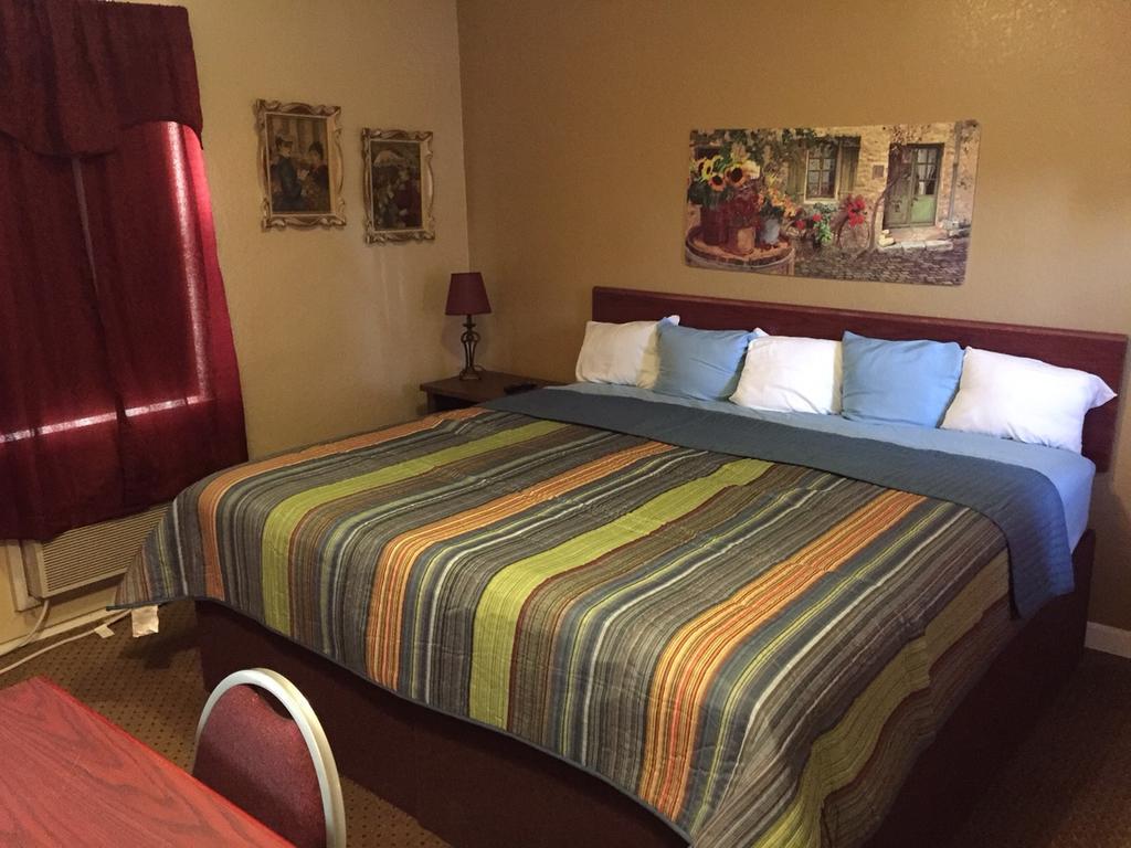 Highland Court Motel Фэрмонт Экстерьер фото