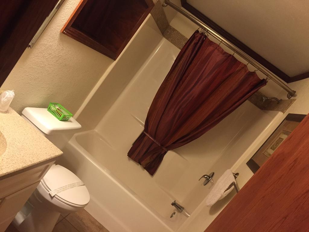 Highland Court Motel Фэрмонт Экстерьер фото