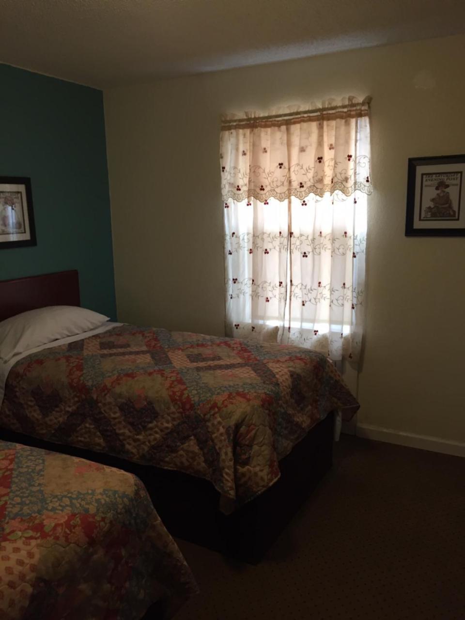 Highland Court Motel Фэрмонт Экстерьер фото