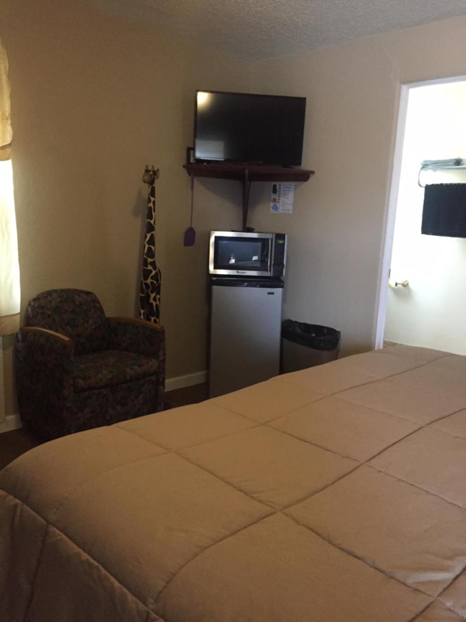 Highland Court Motel Фэрмонт Экстерьер фото