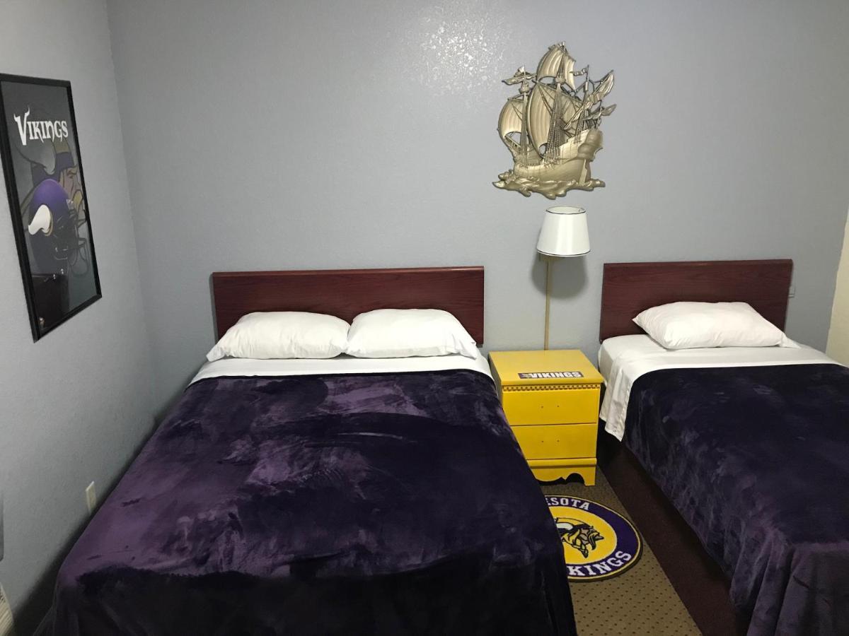 Highland Court Motel Фэрмонт Экстерьер фото