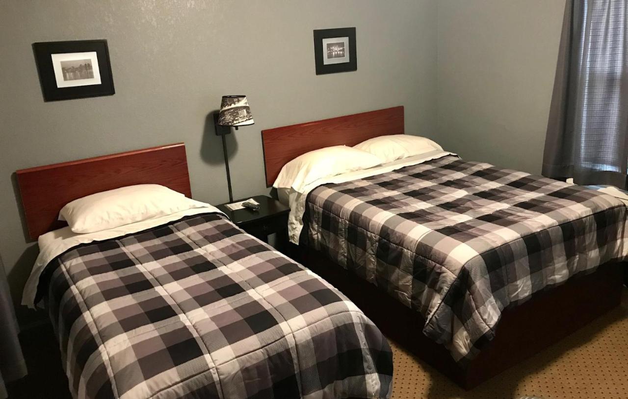Highland Court Motel Фэрмонт Экстерьер фото
