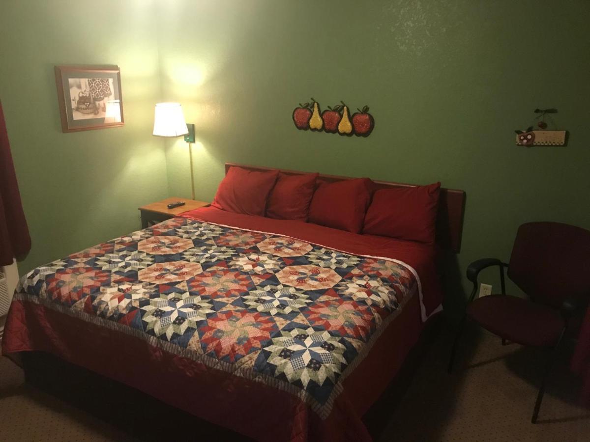 Highland Court Motel Фэрмонт Экстерьер фото